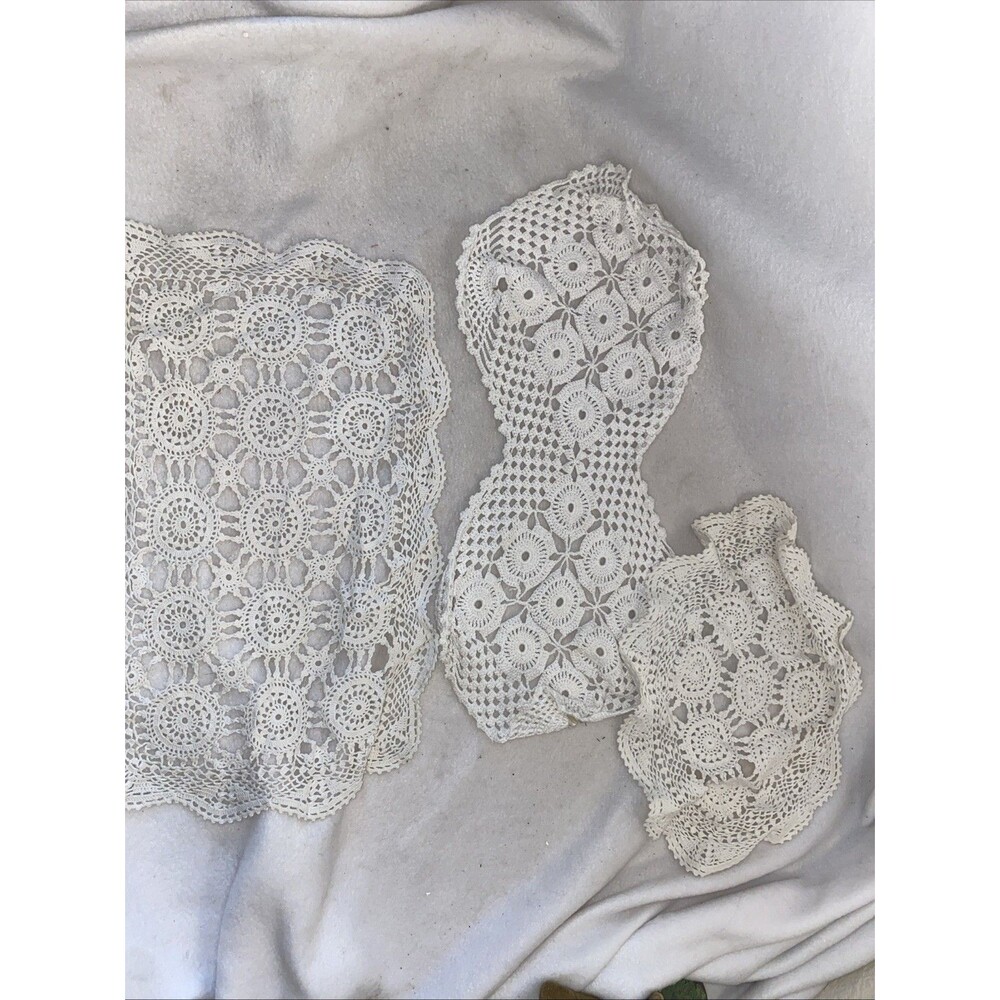 4  ANTIQUE DOILIES LACE Crochet Handmade Rectangle Floral Circle vintage - Picture 2 of 4
